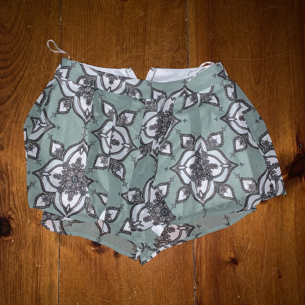 WINDSOR FLORAL SHORTS